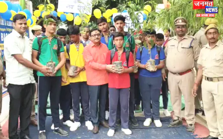 प्रतापगढ़: ग्रीष्मावकाश के बाद खुले स्कूल, पौधे देकर किया गया छात्रों का स्वागत