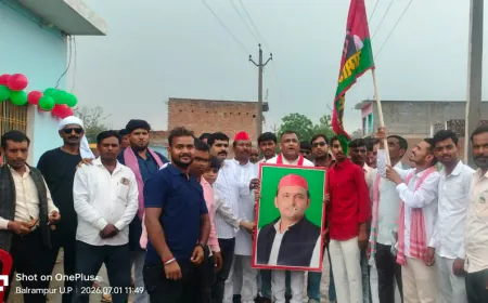 बलरामपुर: महराजगंज तराई में सपा कार्यकर्ताओं ने मनाया अखिलेश यादव का जन्मदिन, 2027 के चुनाव का भरा हुंकार