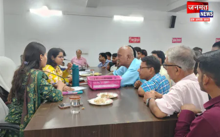 बरेली: शीशगढ़ में नई परंपरा डालकर लगाया जा रहा मेला, एसडीएम ने भी शासन के नियमों का किया उल्लंघन
