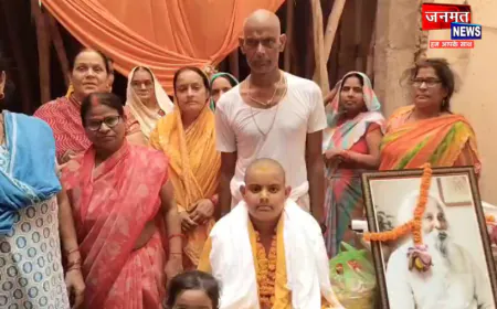 अयोध्या: नवागत महंत शौर्य पांडेय को बनाया गया करमईया मंदिर का महंत, कंठी-चद्दर देकर दी गई मान्यता