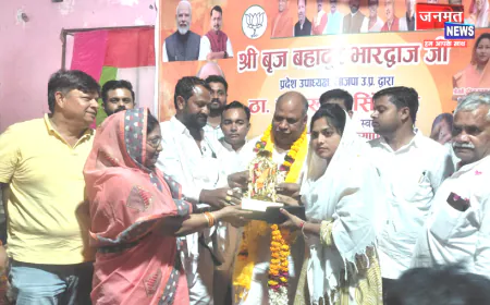 भाजपा प्रदेश उपाध्यक्ष का गृह जनपद हाथरस में हुआ भव्य स्वागत, बुलडोजर से की गई पुष्प वर्षा
