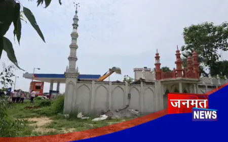 संभल में बुलडोजर एक्शन लगातार जारी, आरक्षित सरकारी भूमि पर अवैध कब्जा कर बनाई गई ईदगाह ध्वस्त