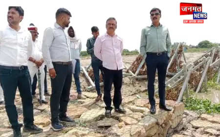 बलिया: भोजपुरवा में घाघरा का खतरा, डीएम ने अधिकारियों को त्वरित कार्रवाई के दिए निर्देश