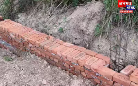 फर्रुखाबाद के शमशाबाद में घटिया निर्माण सामग्री से बनाया जा रहा मिनी स्टेडियम, लोगों में भारी आक्रोश