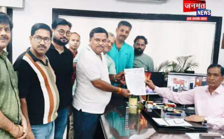 औरैया: फफूंद को जिला मुख्यालय रेलवे स्टेशन का दर्जा दिलाने की मांग तेज, व्यापार मंडल ने डीएम को सौंपा स्मरण-पत्र