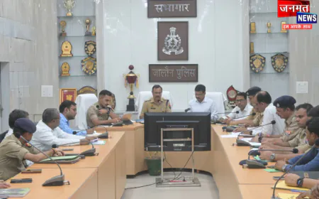 उरई: कानून व्यवस्था एवं अभियोजन की बैठक में अनुपस्थित ड्रग इंस्पेक्टर व खनन अधिकारी का रोका वेतन, स्पष्टीकरण तलब
