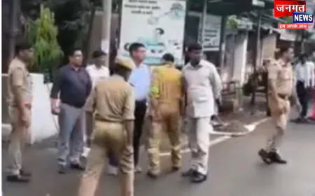 बरेली: आत्मदाह की घटनाओं के बाद कलेक्ट्रेट में हाई अलर्ट, गेट पर दमकल और पुलिस की तैनाती