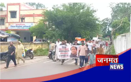 जंतर-मंतर आंदोलन के समर्थन में हरदोई में युवाओं का प्रदर्शन, केंद्रीय शिक्षा मंत्री के इस्तीफे की मांग