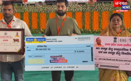 बहराइच: मुख्यमंत्री के हाथों सम्मान पाकर लाभार्थी खुश, लोगों ने कहा- प्राप्त हो रहे रोजगार के नए अवसर
