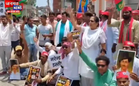 बलरामपुर: छात्रों पर लाठीचार्ज के विरोध में सड़क पर प्रदर्शन, सरकार व शिक्षामंत्री के खिलाफ जमकर नारेबाजी