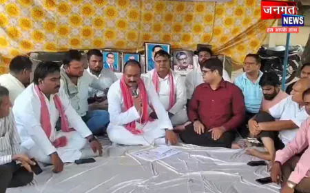 एटा सांसद देवेश शाक्य बोले- अभी तो प्रधान झुके हैं, हठधर्मी बने रहे तो आगे प्रधानमंत्री भी झुकेंगे