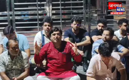 मुजफ्फरनगर: पूर्व केंद्रीय मंत्री पर अवैध कब्जे व गार्ड पर मारपीट का आरोप, धरने पर बैठे लोग