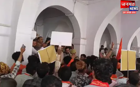 बरेली में गौ माता को राष्ट्रीय माता घोषित करने की मांग, DM को सौंपा ज्ञापन