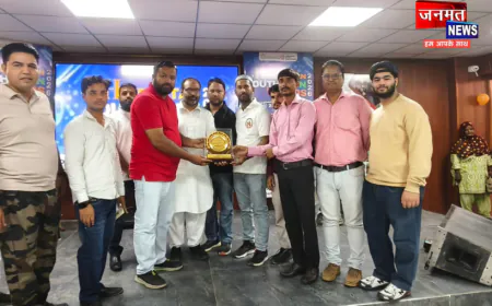 सहारनपुर: मां शाकुंभरी देवी विश्वविद्यालय में हेल्पिंग हैंड ब्लड हेल्पलाइन टीम को यूथ आइकॉन अवार्ड से किया गया सम्मानित