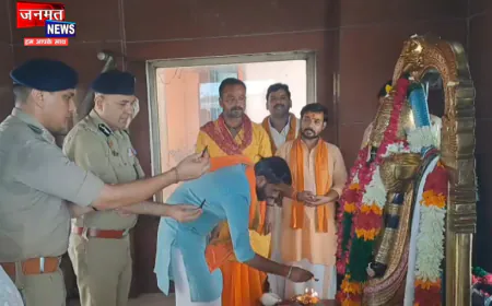 प्रतापगढ़ पहुंचे अपर पुलिस महानिदेशक, बाबा घुइसरनाथ धाम में प्रबन्धों का किया औचक निरीक्षण