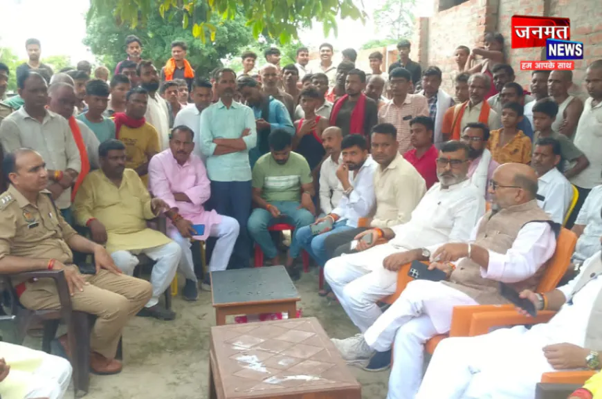 बहराइच: दुर्गा प्रतिमा खण्डित होने से ग्रामीणों में आक्रोश, नाराज भाजपा विधायक ने की कार्यवाही की माँग