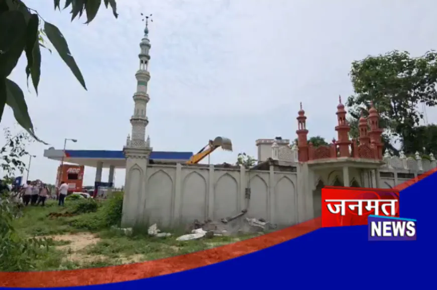 संभल में बुलडोजर एक्शन लगातार जारी, आरक्षित सरकारी भूमि पर अवैध कब्जा कर बनाई गई ईदगाह ध्वस्त