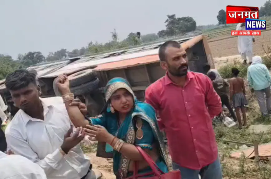 हरदोई में खड़े ट्रक से टकराकर पलटी रोडवेज बस, मची अफरा-तफरी; बड़ा हादसा टला