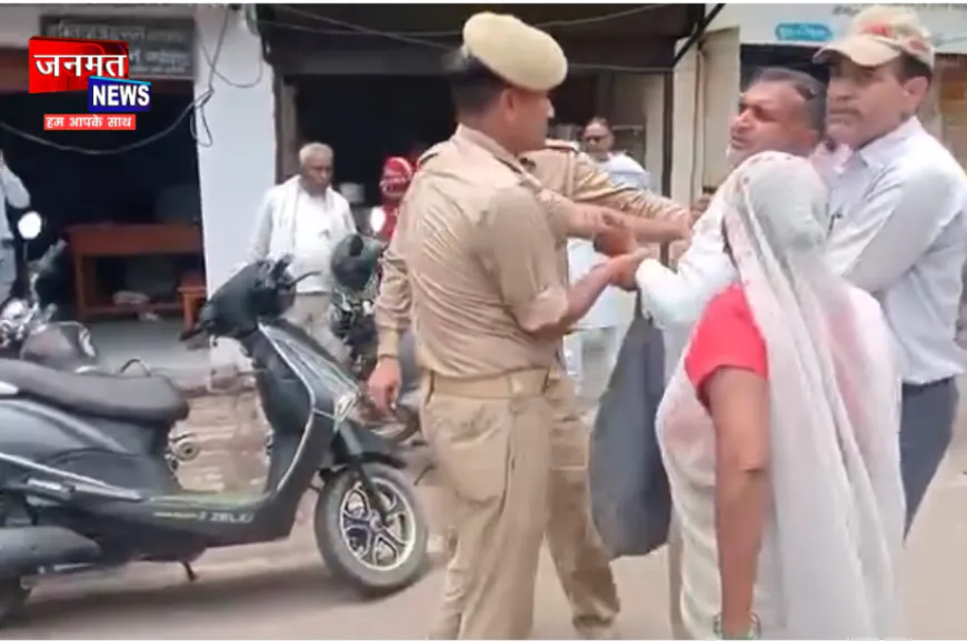 बरेली: डीएम ऑफिस के बाहर परिवार ने किया आत्मदाह का प्रयास, अवैध कब्जे के विवाद से था तंग