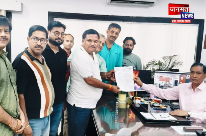 औरैया: फफूंद को जिला मुख्यालय रेलवे स्टेशन का दर्जा दिलाने की मांग तेज, व्यापार मंडल ने डीएम को सौंपा स्मरण-पत्र