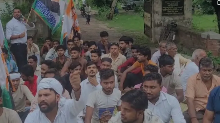 हरदोई: बावन में बिजली कटौती पर युवा कांग्रेस का हल्ला बोल, जिले से सप्लाई जोड़ने की मांग