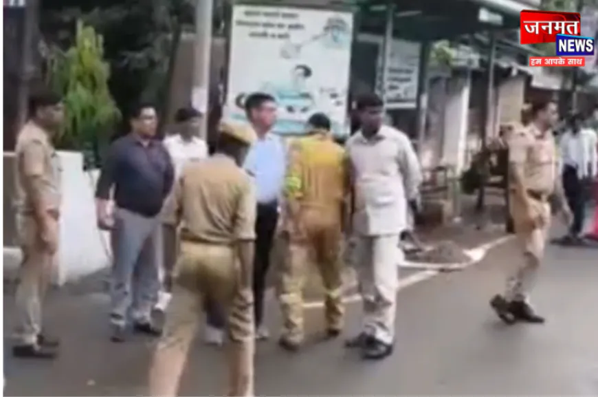 बरेली: आत्मदाह की घटनाओं के बाद कलेक्ट्रेट में हाई अलर्ट, गेट पर दमकल और पुलिस की तैनाती