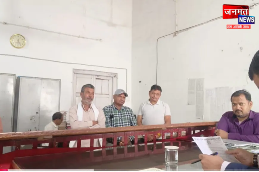 उरई: उप जिलाधिकारी न्यायिक के न्यायालय का अधिवक्ताओं ने किया बहिष्कार, जिलाधिकारी को सौंपा ज्ञापन