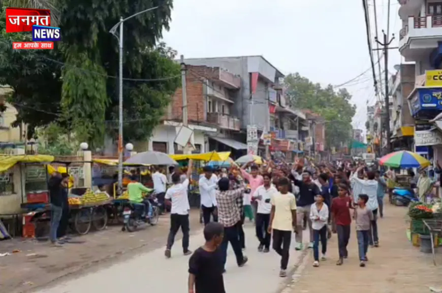 चंदौली: चकिया में छात्रों-युवाओं का प्रदर्शन; केंद्रीय शिक्षा मंत्री के इस्तीफे की मांग, SDM को सौंपा ज्ञापन