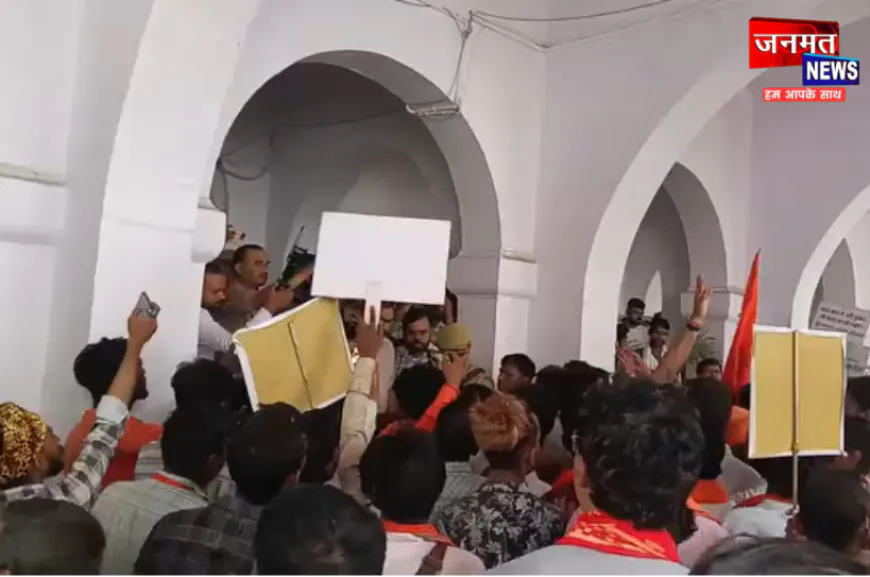 बरेली में गौ माता को राष्ट्रीय माता घोषित करने की मांग, DM को सौंपा ज्ञापन