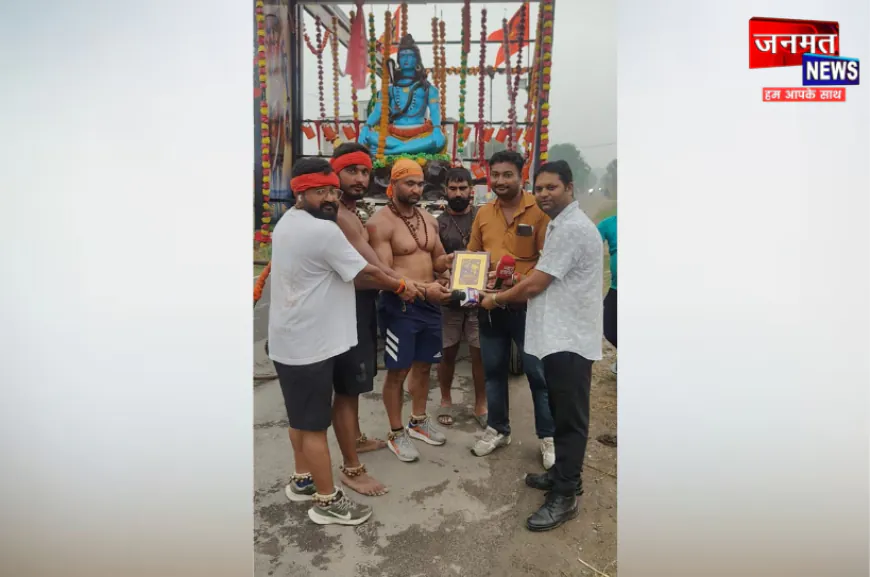 शिवभक्तों ने जनमत न्यूज के संवाददाता संजय कुमार को किया सम्मानित, भेंट की भगवान शिव की दिव्य चित्रकला