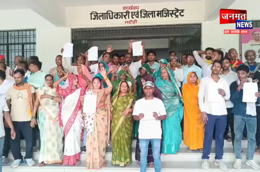 भदोही: औद्योगिक गलियारे के विरोध में ग्रामीणों का प्रदर्शन, परियोजना वापस लेने की मांग