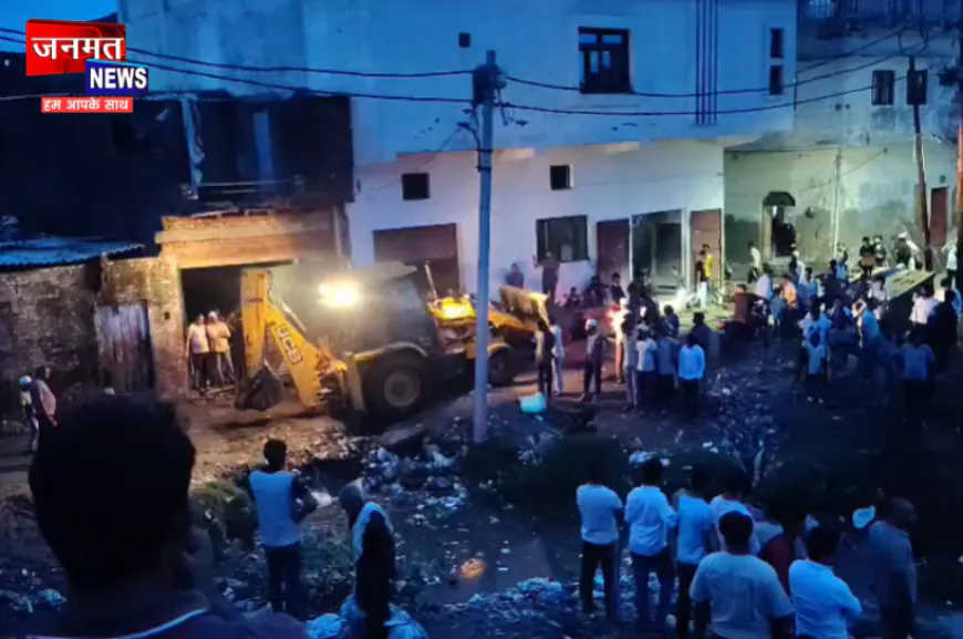 बुलंदशहर: नाले में गिरी छात्रा का अभी तक नहीं मिला सुराग, डीएम- एसएसपी ने किया घटनास्थल का निरीक्षण