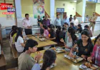 उरई डीएम ने जवाहर नवोदय विद्यालय के छात्र-छात्राओं से किया संवाद, परिजनों से भी लिया फीडबैक