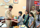 रक्षाबंधन पर पुलिस कार्यालय औरैया में दिखी स्नेह और अपनत्व की झलक, पुलिस अधीक्षक को बांधी राखी