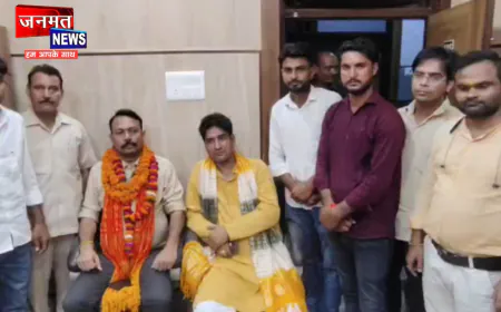 एटा पहुंचे राष्ट्रीय अधिकार मोर्चा के राष्ट्रीय अध्यक्ष, केंद्र और राज्य सरकार पर जमकर बरसे