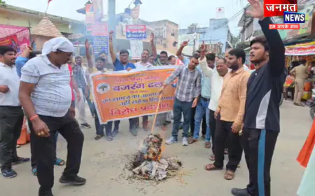 संभल: विहिप और बजरंग दल ने फूंका सांसद पप्पू यादव का पुतला, पुलिस से हुई तीखी नोकझोंक