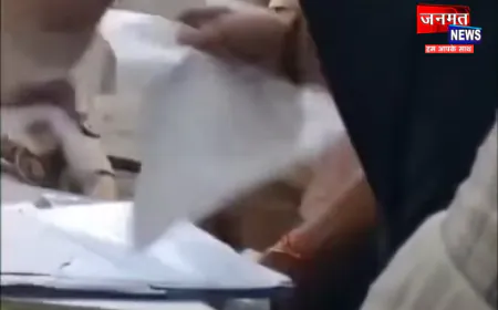 उरई जिला अस्पताल की इमरजेंसी में बवाल, बीजेपी नेता समेत कई लोगों पर डॉक्टरों से अभद्रता का आरोप