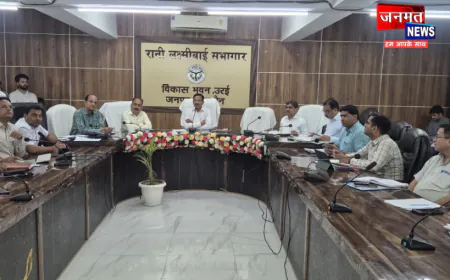 उरई में आईजीआरएस व मुख्यमंत्री हेल्पलाइन में लापरवाही, 24 अधिकारियों का अगस्त माह का वेतन रोका