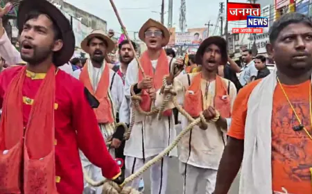 मुजफ्फरनगर: शहीदों की याद में निकली अनोखी कांवड़, भगत सिंह-सुखदेव-राजगुरु के रूप में नजर आए शिवभक्त
