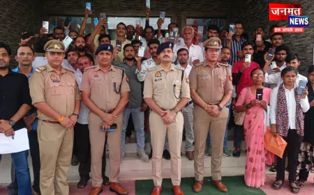 औरैया पुलिस की बड़ी कार्रवाई, बरामद किए 101 खोए मोबाइल फोन; उनके असली स्वामियों को सौंपे