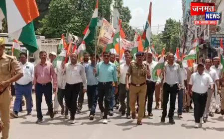 डीएम-एसपी की अगुवाई में बलिया में निकली भव्य तिरंगा यात्रा, राष्ट्रभक्ति के रंग में रंगा शहर