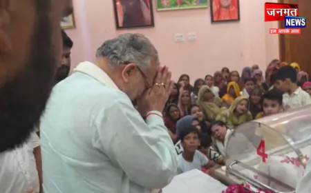 शाहजहांपुर: पूर्व जिला पंचायत अध्यक्ष के निधन पर सुरेश खन्ना ने दी श्रद्धांजलि, बोले- राजनीतिक जगत की अपूरणीय क्षति