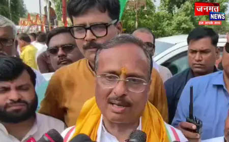 अयोध्या में निकली भव्य तिरंगा यात्रा, घर-घर तिरंगा अभियान के तहत डॉ. दिनेश शर्मा ने किया शुभारंभ