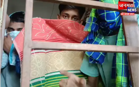 कन्नौज: नवोदय विद्यालय के छात्रों ने प्रिंसिपल व स्टॉफ के खिलाफ किया प्रदर्शन, डीएम ने सुलझाया मामला