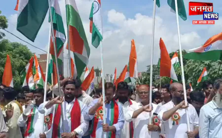 प्रतापगढ़ में सपा नेता गुफरान कुरैशी की तिरंगा यात्रा में उमड़ा जनसैलाब, गूंजे देशभक्ति के नारे