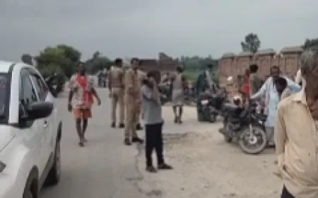 प्रतापगढ़ में पेड़ से लटका मिला 18 वर्षीय युवक का शव, पुलिस ने उतरवाकर शुरू की जांच