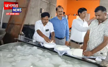 बुलंदशहर: खाद्य विभाग की टीम ने पंजाबी डेयरी पर की छापेमारी, 700 किलो पनीर का मिला भंडारण