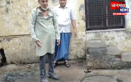 अयोध्या: सड़क पर बह रहा सीवर का गंदा पानी, जल निगम के जेई पर लापरवाही का आरोप