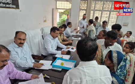 उरई: सम्पूर्ण समाधान दिवस में 16 शिकायतों का मौके पर ही निस्तारण, डीएम ने अधिकारियों को दिए निर्देश