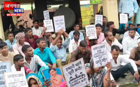 चंदौली: स्वतंत्रता दिवस पर छात्र से उठक-बैठक और मारपीट का विवाद गहराया, सड़क पर उतरा छात्रों का हुजूम